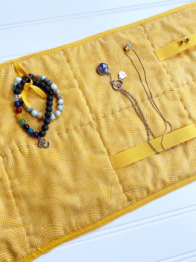 Quilted Travel Roll: Finished Product