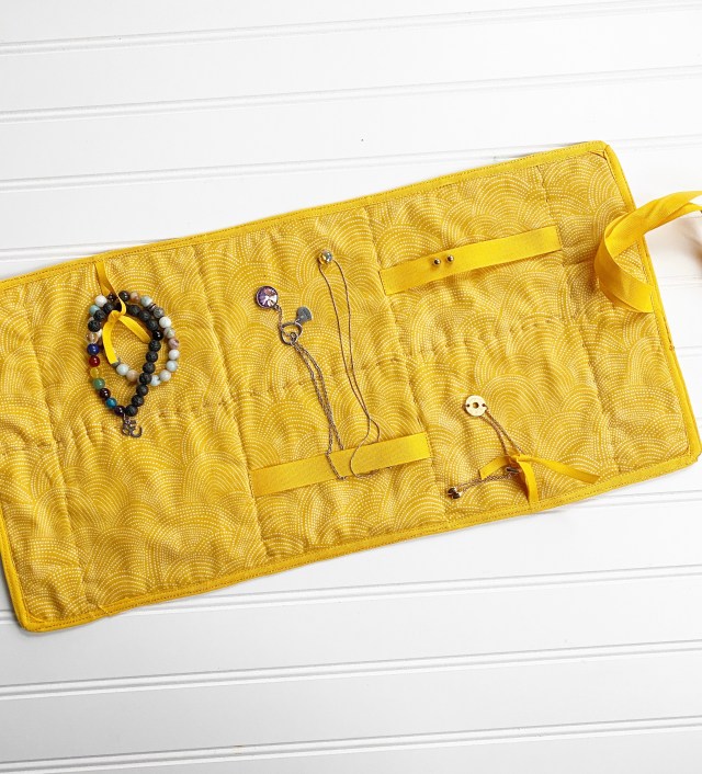 Quilted Travel Roll: Finished Product